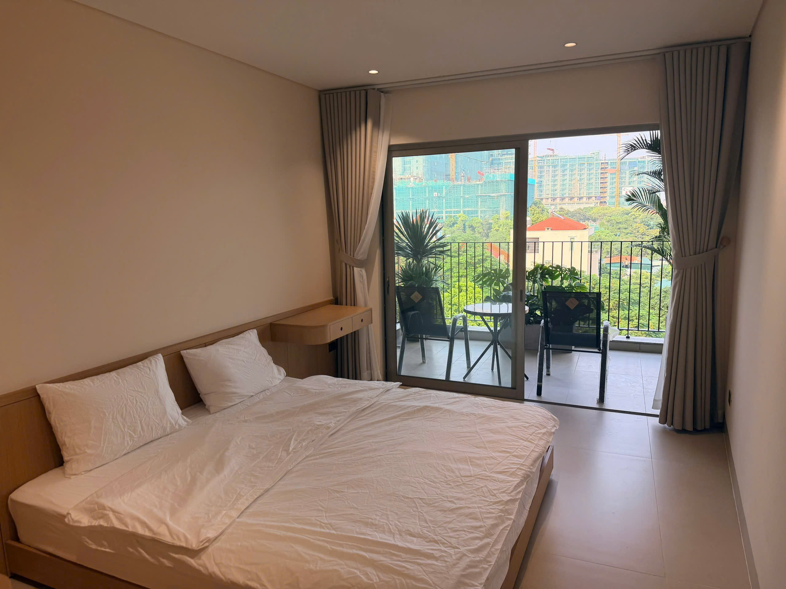 3-bedroom apartment for rent in Tây Hồ · 160 m² · Balcony · Pet friendly · 2