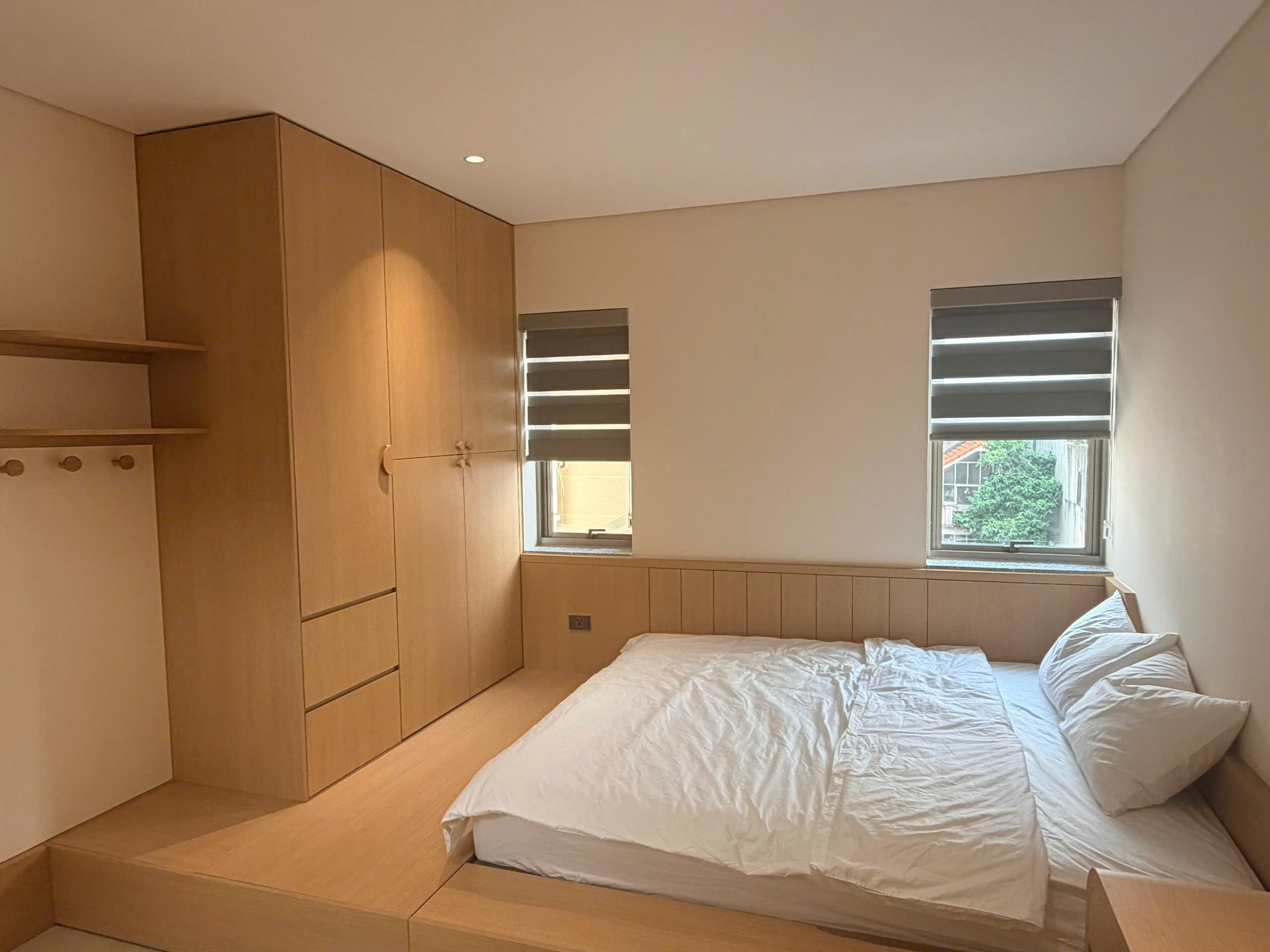 3-bedroom apartment for rent in Tây Hồ · 160 m² · Balcony · Pet friendly · 3